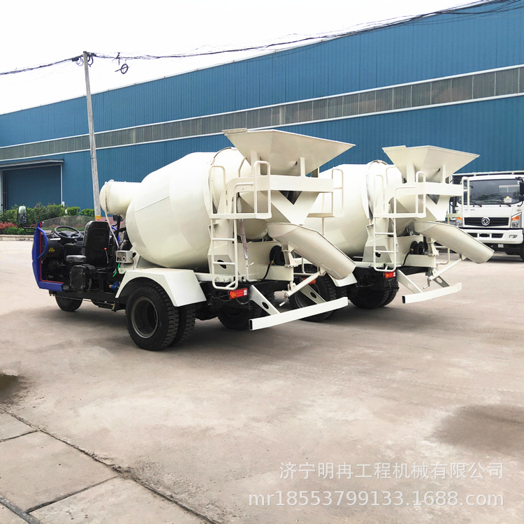 三轮搅拌罐车