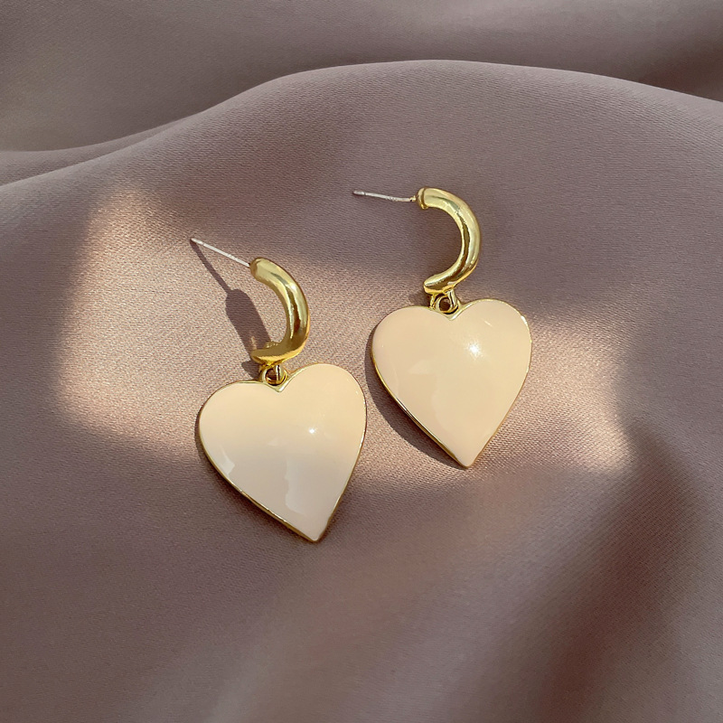 Korea S925 Silver Needle Milky White Love Earrings Temperament Fashion Atmospheric Earrings Simple Wild Earrings display picture 4