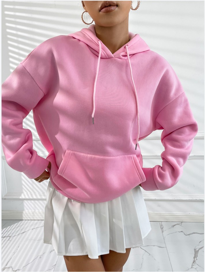 Dam hoodie i fleece med texttryck på ryggen_voghion.com