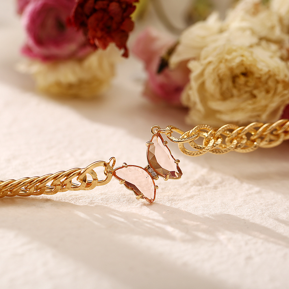 Elegante Gold-überzogene Perle Perlen Schlüsselbein Kette Schmetterling Anhänger Halskette display picture 3
