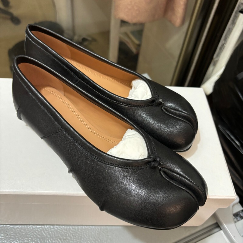 New Style Pleated Tabi Flat Split-Toe Shoes for Women, Sheepskin Shallow Mary Jane Shoes, Margiela Women's Flats New Style Pleated Tabi Flat Split-Toe Shoes for Women, Sheepskin Shallow Mary Jane Shoes, Margiela Women's Flats