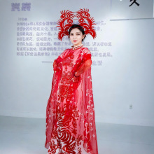 红色国风剪纸刺绣拖尾礼服 中式新娘花嫁服 舞台走秀长裙