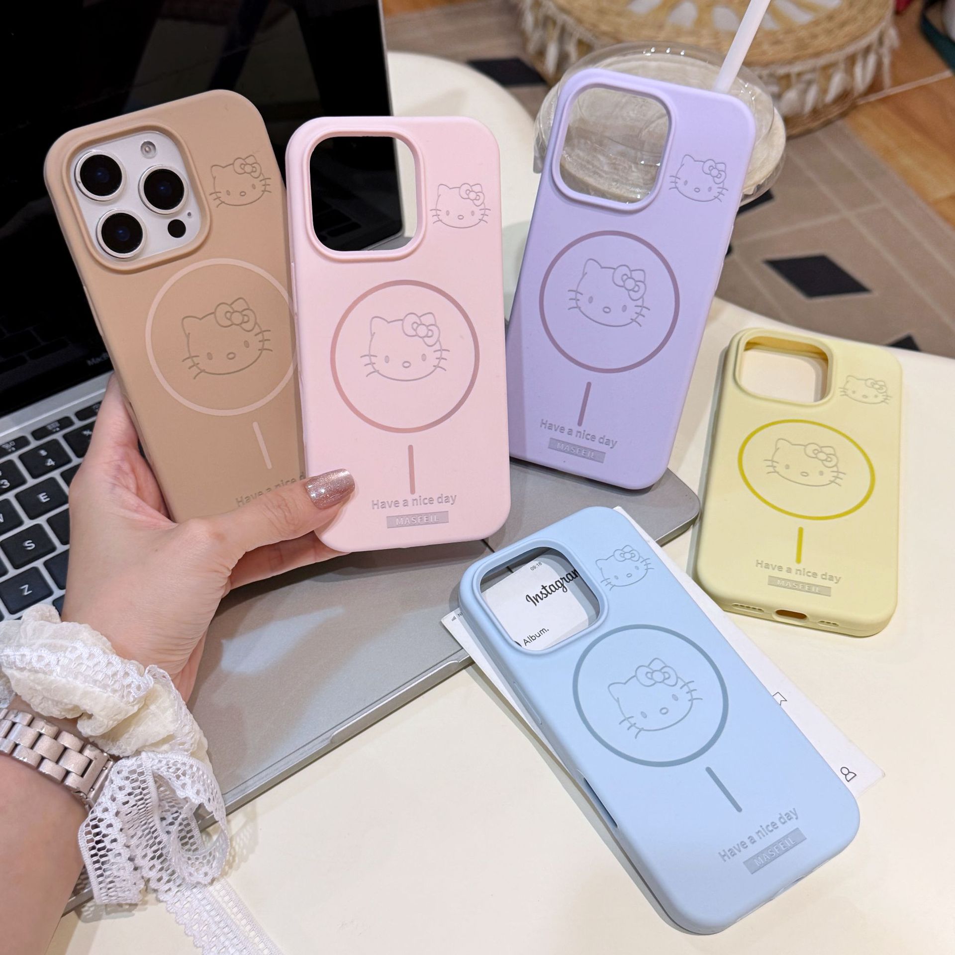 Aplicable iPhone16ProMax caja de teléfono móvil de succión magnética de gato de gatito líquido Apple 15P caja de teléfono de gran agujero de círculo fino