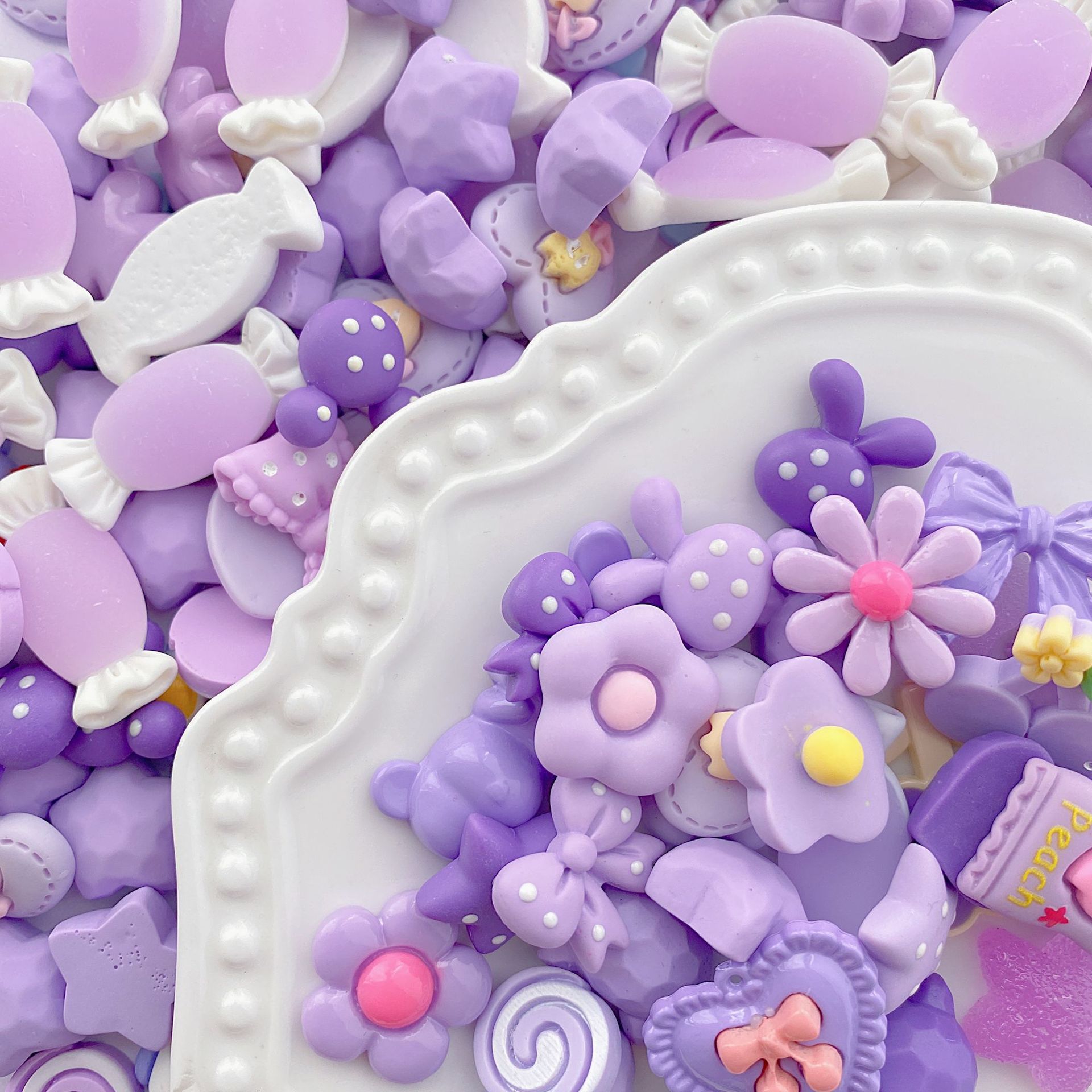 Directo de fábrica de color de dibujos animados mezclado DIY accesorios de resina al por mayor pegamento crema teléfono móvil Shell horquilla accesorios de producción