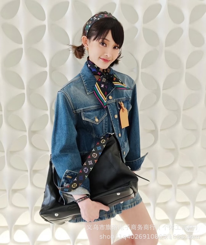 春の新しい白いブランドファッション百合90模造シルク質感女性装飾日よけins風プリントシルクタオル|undefined