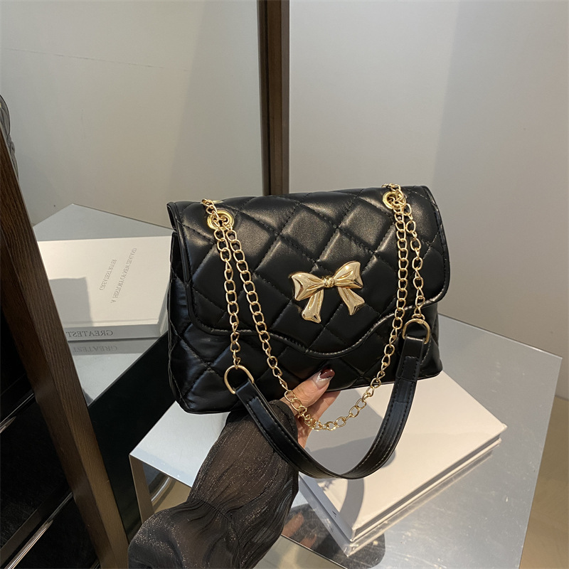 Moda versátil nuevo 2024 invierno de este año popular cadena de arco de diamante bolso de hombro pequeño bolso cuadrado para mujeres