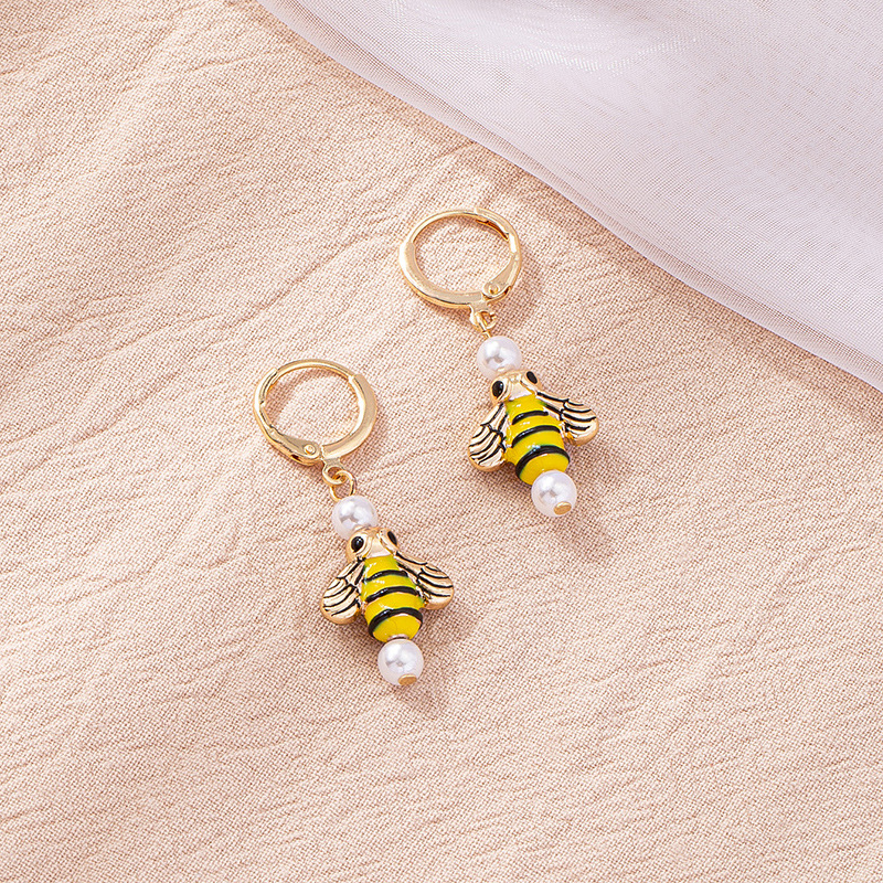 Cartoon Cute Bee Pearl Earrings Personality Creative Insect Stud Earrings Ear Jewelry display picture 2