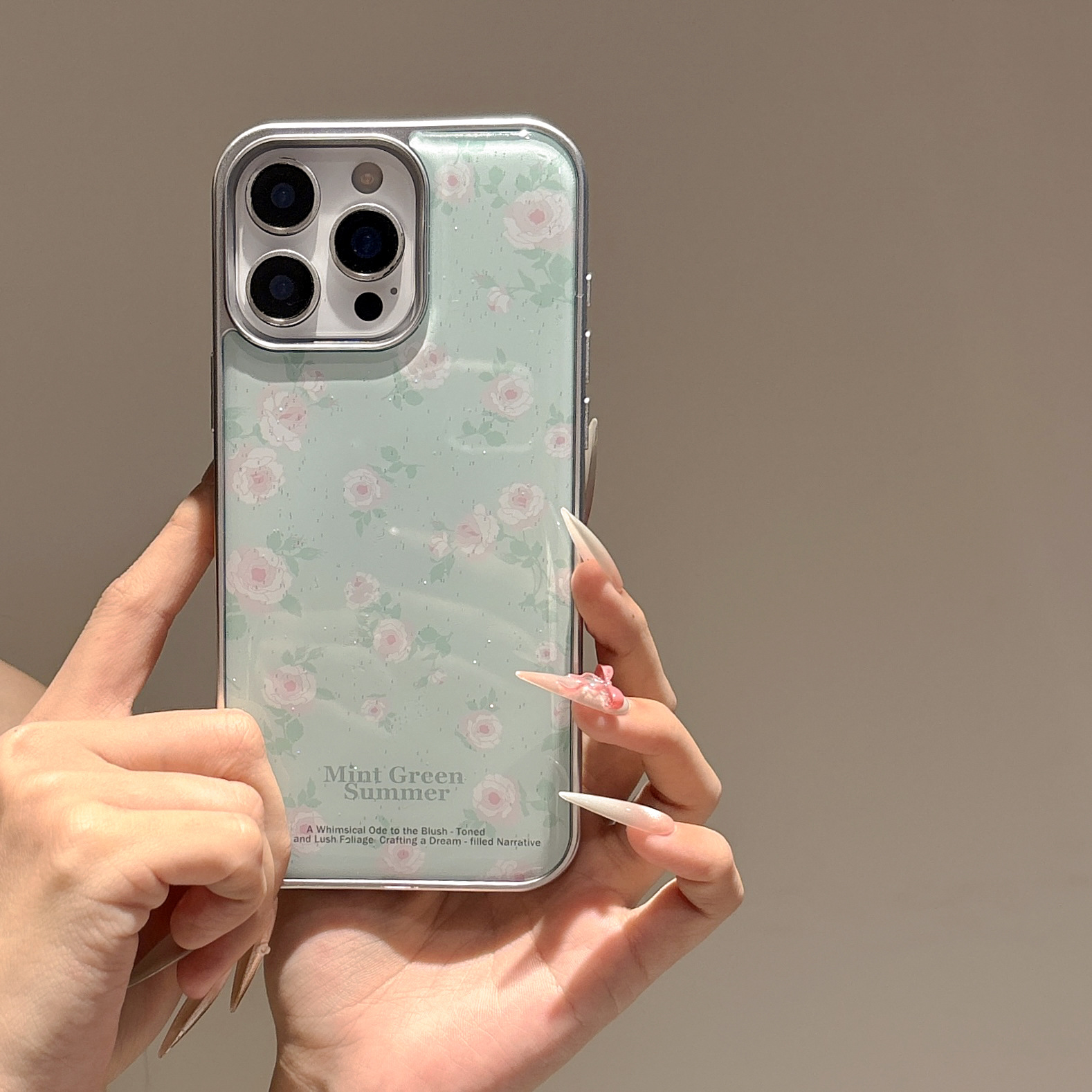 Sensación de alto nivel de nicho Flor floral verde menta para Apple 15Pro epoxi 16Pro borde plateado 14/13 Pareja 16PM