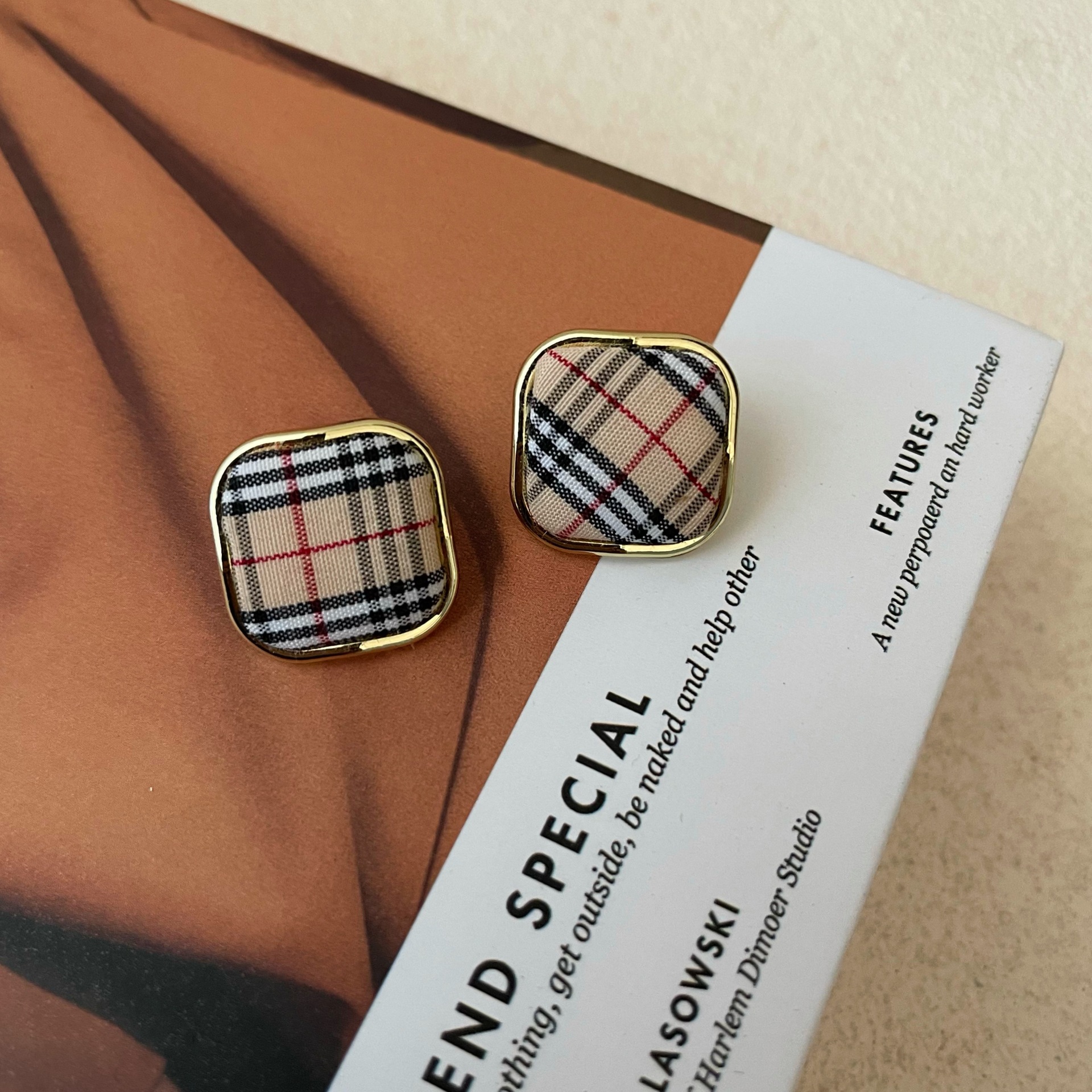 Small design retro fashionable universal earrings
