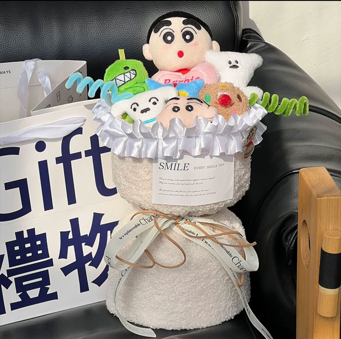 [ordinary style] white crayon shin-chan bouquet + handbag