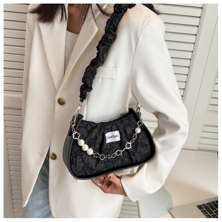 Women's Streetwear Solid Color Pleated Soft Surface Chain Zipper Shoulder Bag Underarm Bag Canvas Shoulder Bags display picture 1