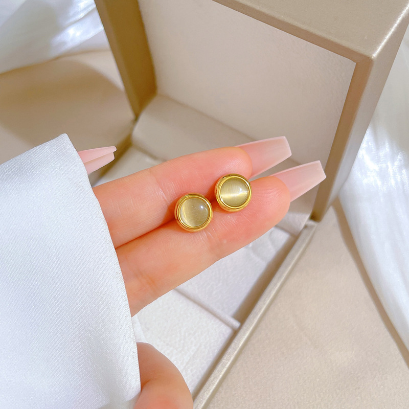 Holiday Occasion 304 Stainless Steel Material Electroplating Golden Plated Round Titanium Steel Classical Ear Studs