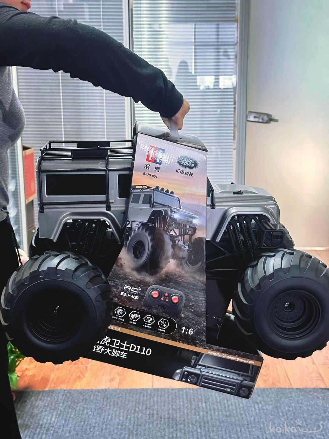 Shuangying electric manual remote control engineering off-road excavator 3-12 children boy car model gift toy