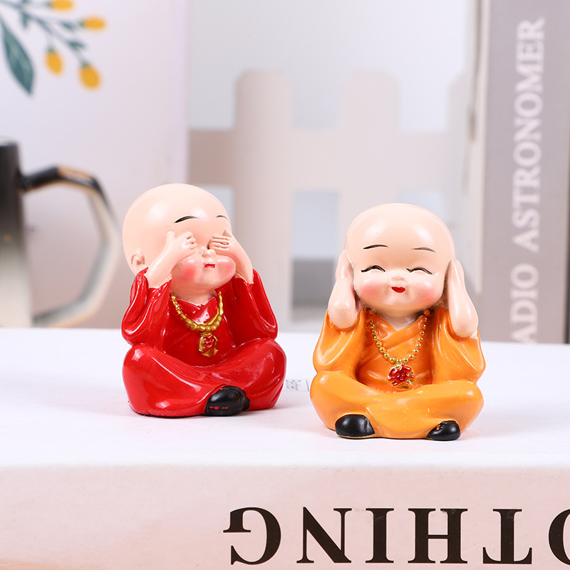 Adornos para coche: cuatro pequeños monjes, niños de kung fu de Shaolin, figuras creativas y únicas de resina para decoración de coches.