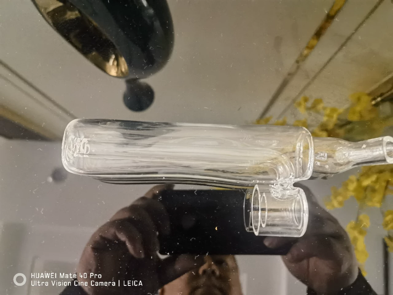 Электронная сигарета через стекло/прозрачное стекло