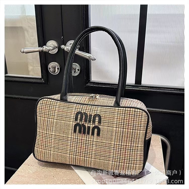가을과 겨울 격자 무늬 패션 대용량 캐주얼 가방 2024 새로운 베개 가방 대비 컬러 레트로 휴대용 서류 가방