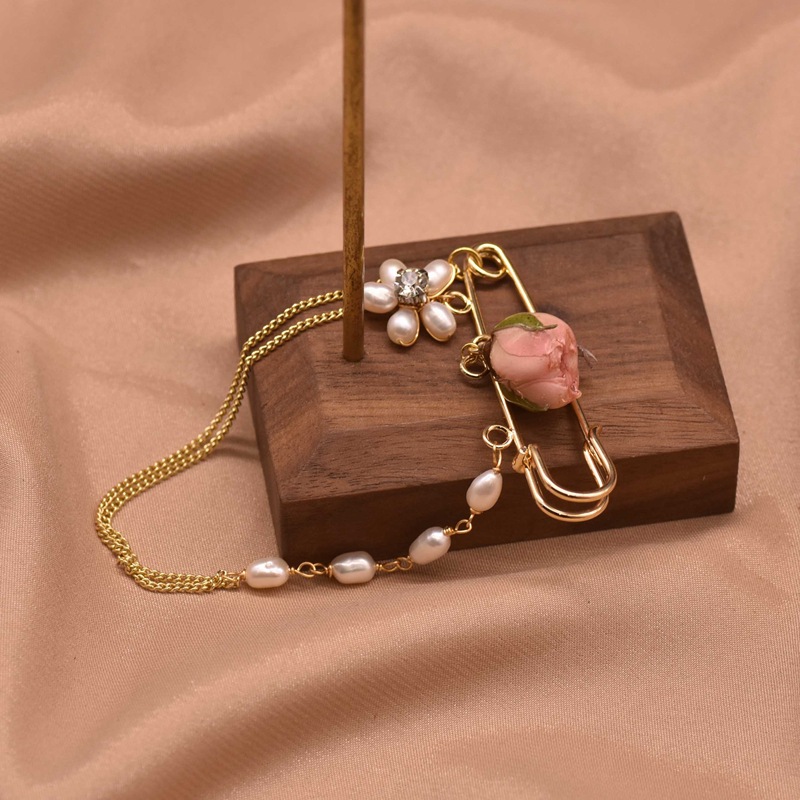 Broche de perlas naturales con borlas de bambú marino y flores, moda de alta gama, redondo y exquisito, broche de perlas estilo Chanel de alta calidad para mujer.