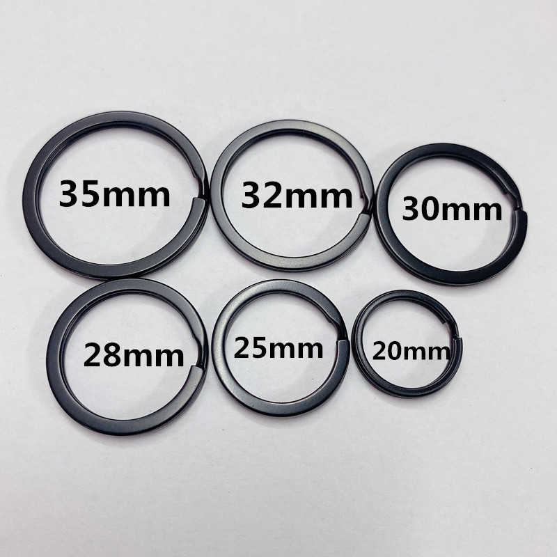 Factory Direct Sale Black Key Ring Keychain with Lacquer Finish, Electroplated Circle Fashion