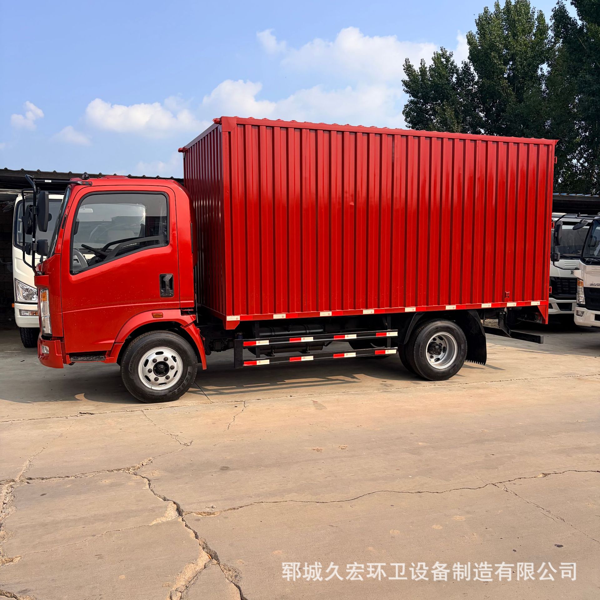 Manufacturer exports Sinotruk HOWO box van 4.72m light-duty transport long-haul logistics cargo truck