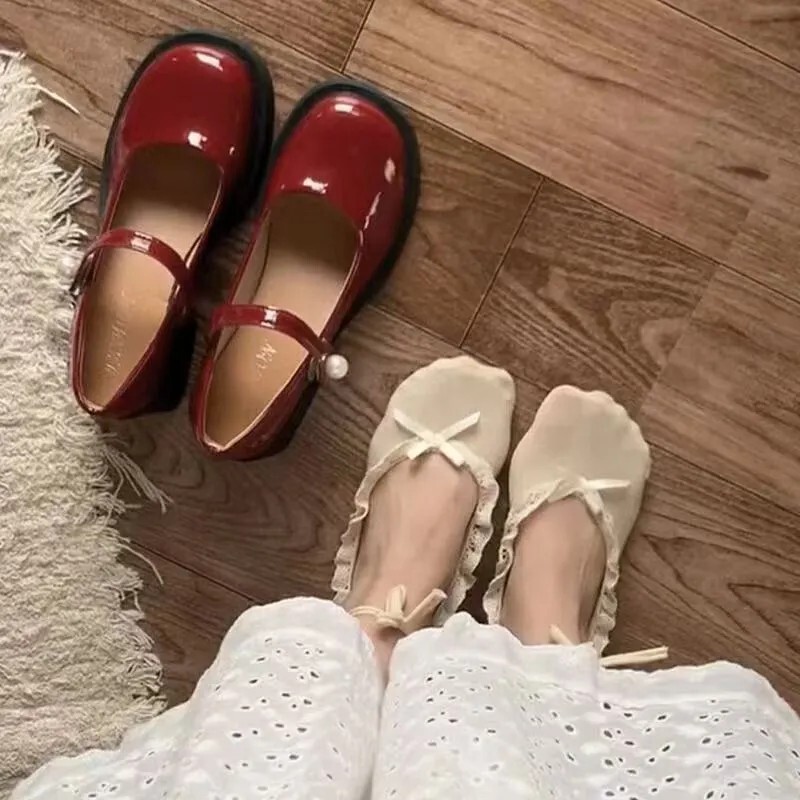 Ballet-Style Lace Boat Socks with Straps, Forest-Style British Style Small Leather Shoe Socks for Women, Retro Non-Slip Bow Short Socks