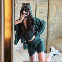女性用既製ワッフルショートトップ、ゆったりとしたインナーレイヤリング、サスペンダー付き、胸を覆う、白いノースリーブベスト