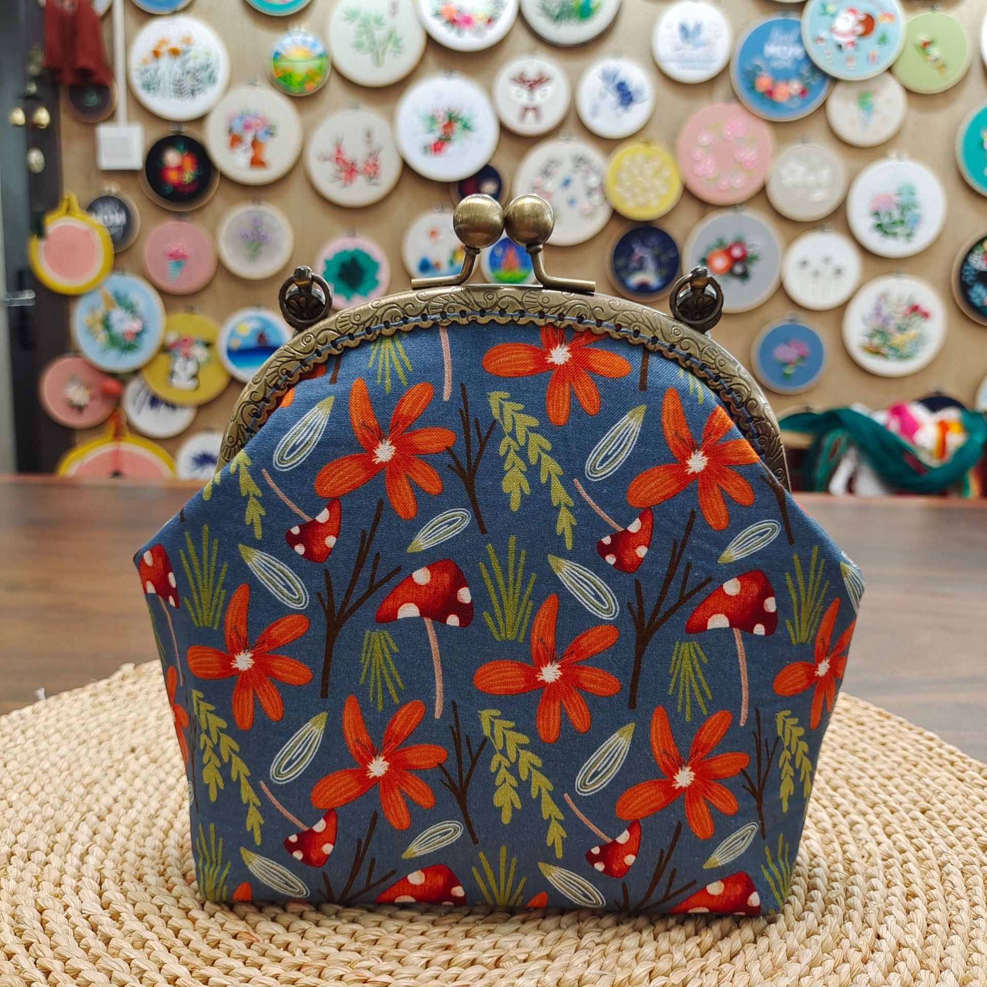 Nuevo estilo creativo hecho a mano diy billetera boca bolsa de oro bolsa de almacenamiento de material auto-bordado bolsa de patchwork bolsa de mensajero