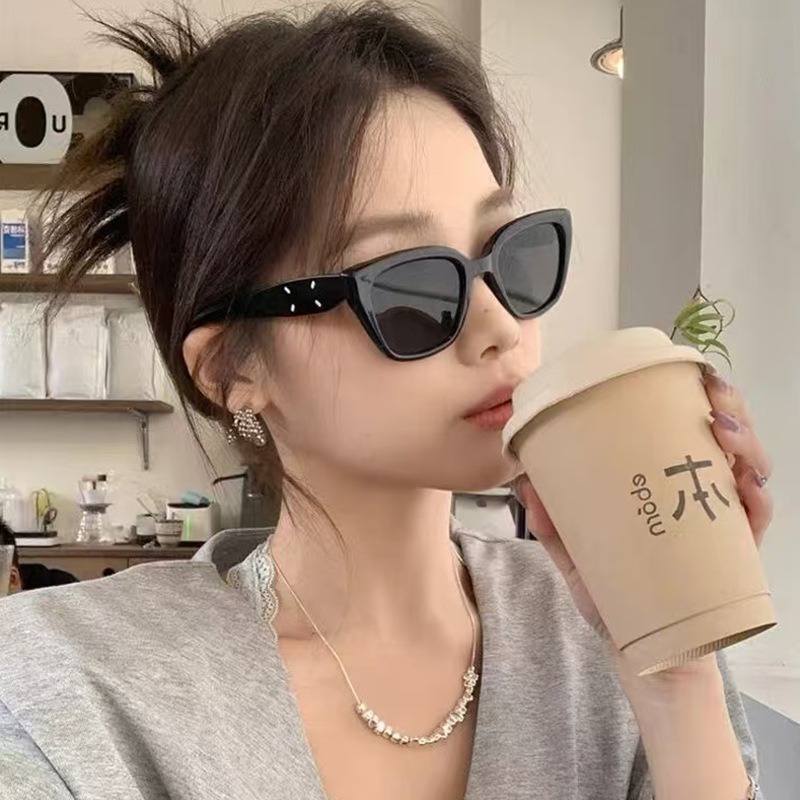 새로운 스타일의 고양이 눈 선글라스 여성용 고급스러운 스타일리시한 휴가용 선글라스 슬림한 인플루언서 선글라스
