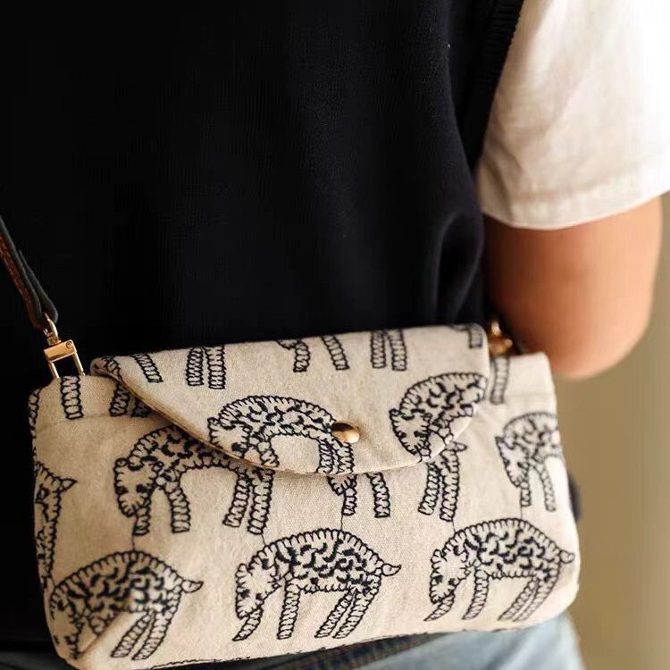 Embroidered Portable Mobile Phone Bag for Women 2025 New Style Crossbody Bag for Women Large Capacity Single Shoulder Mini Small Crossbody Bag