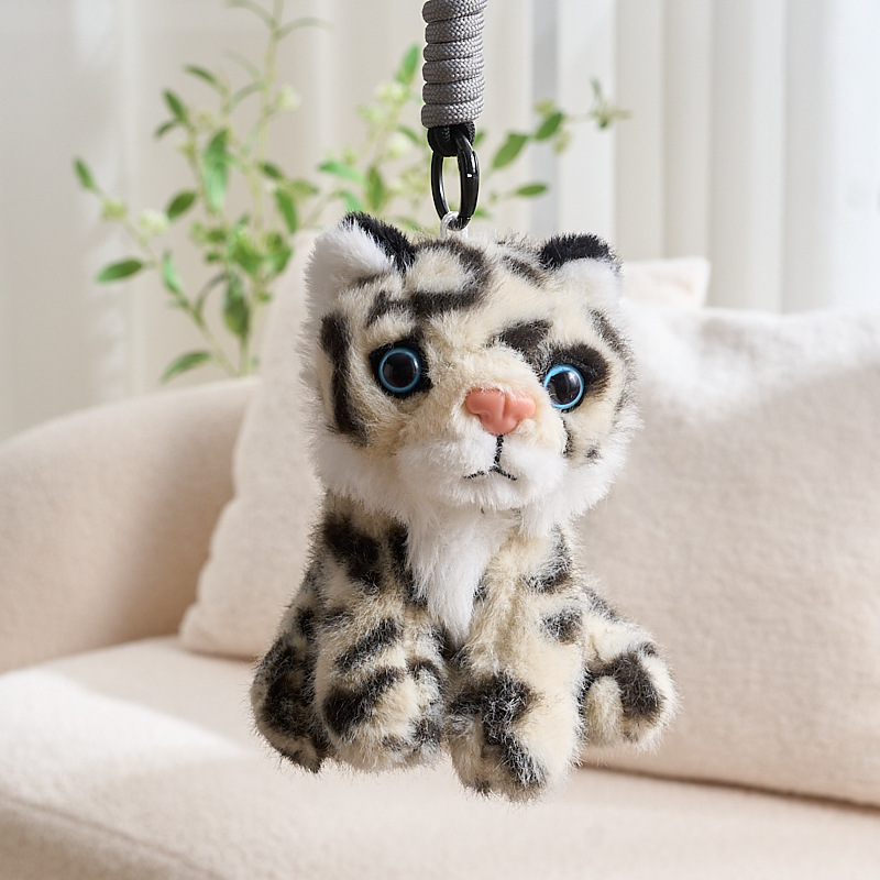 Sitting snow leopard pendant