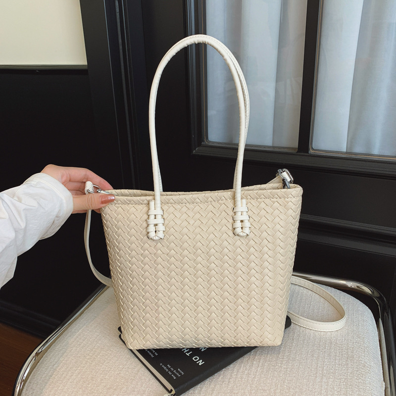 Bolsa de trenzado de nicho transfronterizo de comercio exterior para mujeres 2025 nueva gran capacidad de transporte de viaje bolsa de mano mochila de hombro