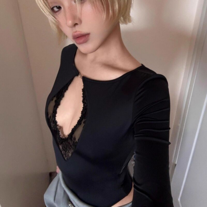 Black Lace Cut Out Long-Sleeved Jumpsuit for Women in Autumn and Winter French Style Sexy Sexy Slim Fit T-Shirt Top Black Lace Cut Out Long-Sleeved Jumpsuit for Women in Autumn and Winter French Style Sexy Sexy Slim Fit T-Shirt Top