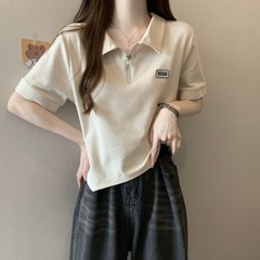 Polo襟の肩の半袖のtシャツの女性の春のデザイン感の小さい大衆はゆったりとしていて痩せています。