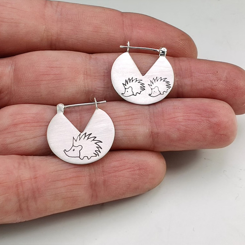 Nouvelles Boucles D&#39;oreilles Pour Femmes Hérisson De Bande Dessinée En Alliage De Type Feuille De Lotus Simple En Gros display picture 4