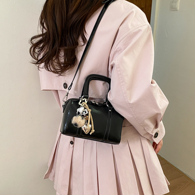 Bolsa de almohada de nicho de textura femenina 2026 nuevo tipo de mochila portátil de moda coreana simple bolso de viaje diario image 3