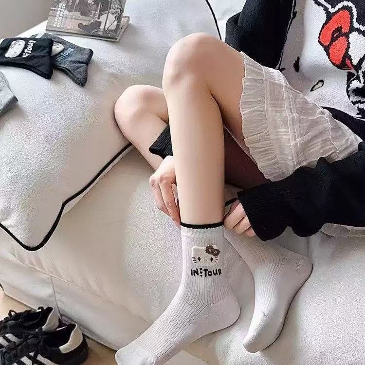 KT Gato calcetines coreanos dulces y lindos dibujos animados japoneses otoño invierno calcetines de pila de letras estudiantes