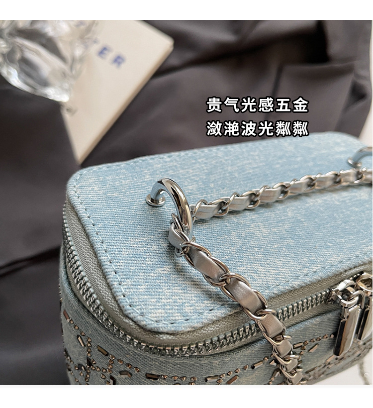 The diamond-shaped chain crossbody bag for women in the summer of 2025 features a fashionable and niche design. This year, the box bucket bag is in vogue Application Scenario