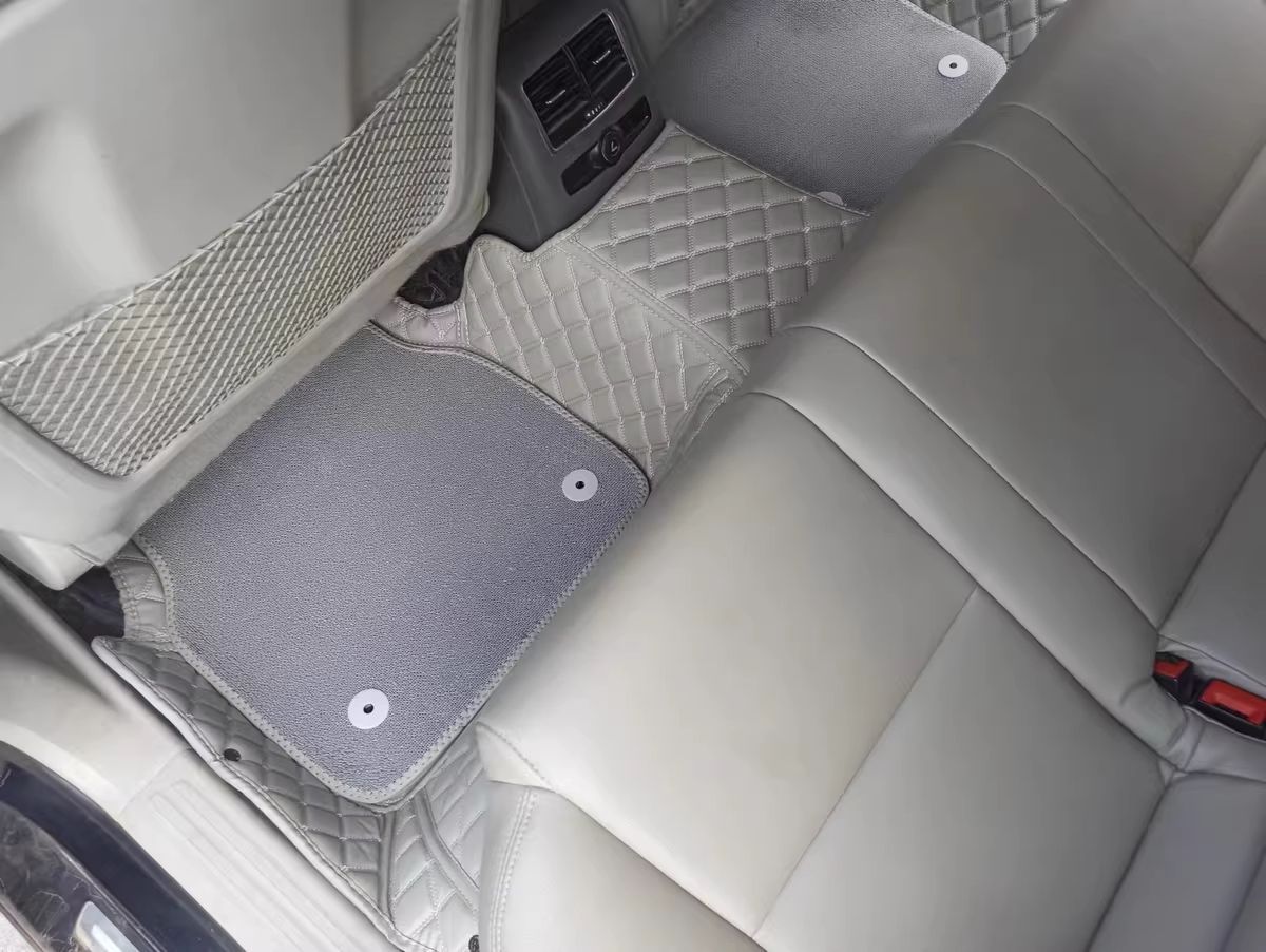 Applicable to the old Audi A6L universal enclosing foot pad 06/07/080910/11/12/13/14/15 Audi