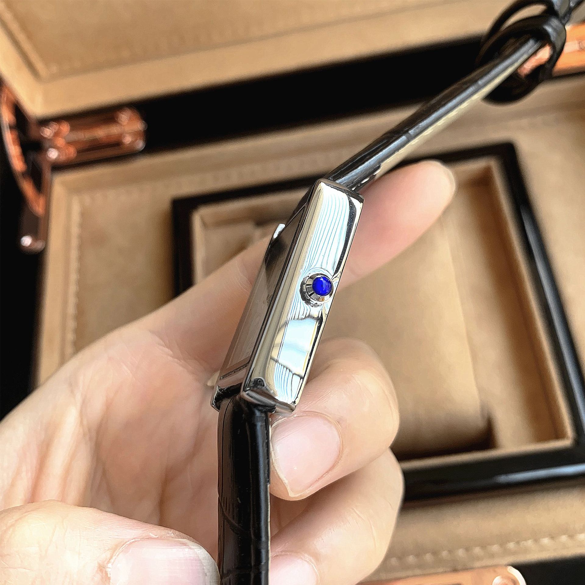 Consegna all'ingrosso esclusiva transfrontaliera di modelli popolari, orologi da uomo e da donna di bell'aspetto, orologi da coppia impermeabili ultrasottili quadrati_voghion.com