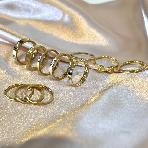 Collection of golden rings, exquisite niche designs, light luxury, cold and high-end plain rings, irregular minimalist rings