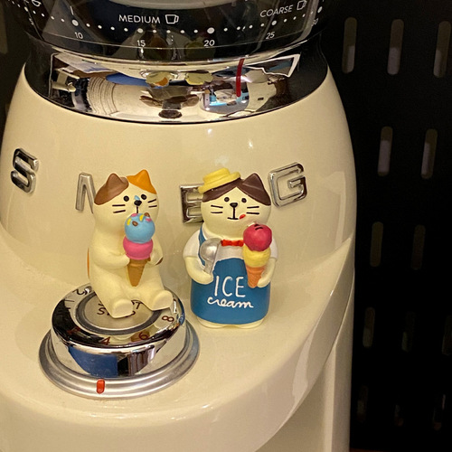 Creative Baked Cat Magnetic Refrigerator Magnet Cute Three-dimensional Cartoon Ice Cream Decoration Magnet Dessert Table Ornament