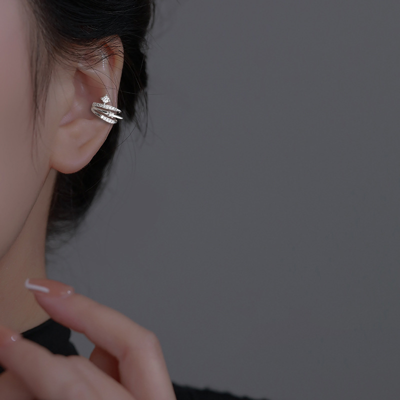 Clip de oreja geométrico de tres capas con circonitas, sin perforación, diseño moderno brillante 2024