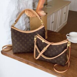 Capacious shoulder bag, fashionable universal one-shoulder bag, city style, high-quality style
