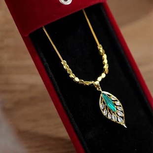 Casual High-End Fashion Gold Branches and Jade Leaves Broken Silver Necklace for Women, Retro Style, Chinese Style, Versatile Diamond-Encrusted Jewelry, High-End