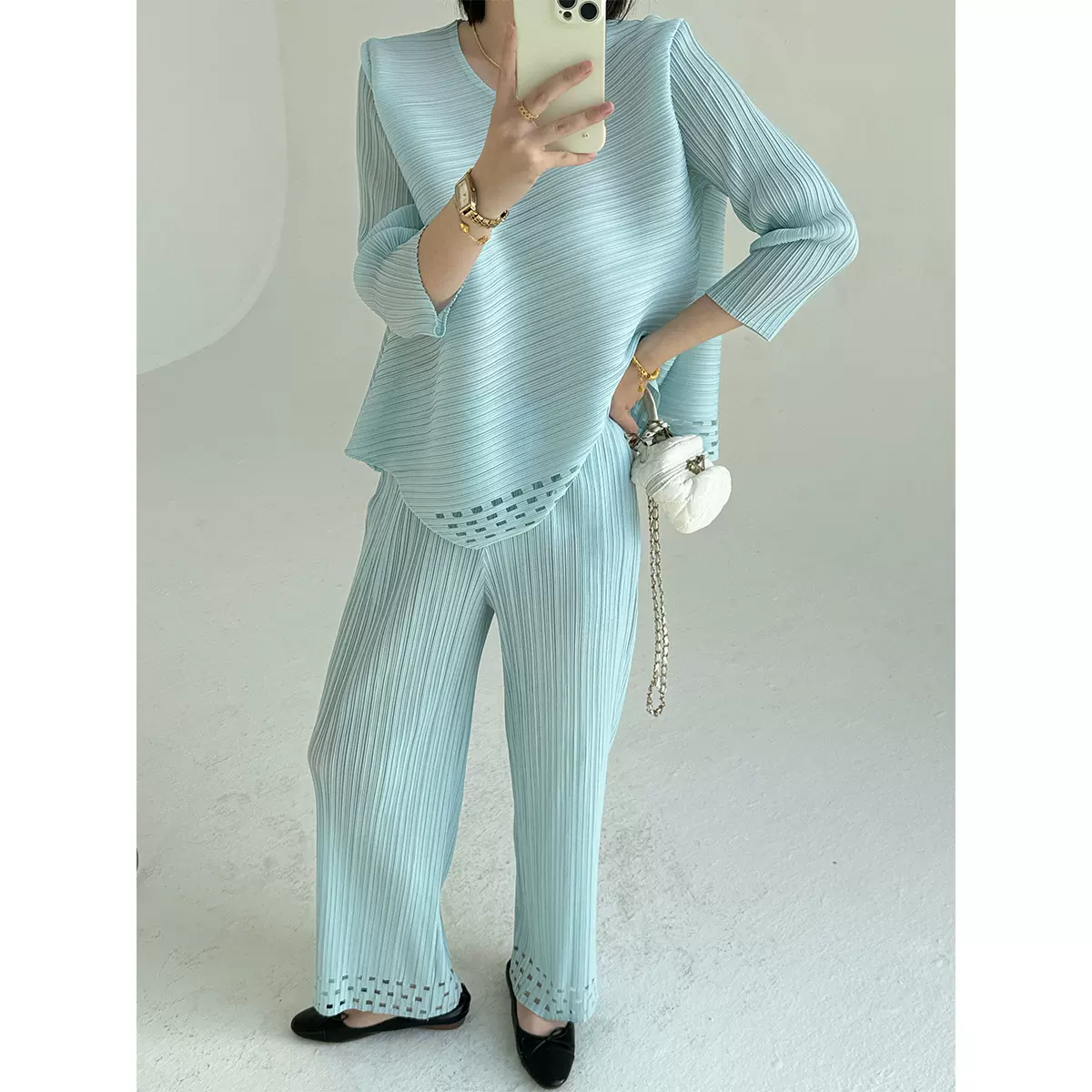 褶皱时尚套装2026新款圆领上衣宽松镂空设计百搭减龄直筒裤两件套