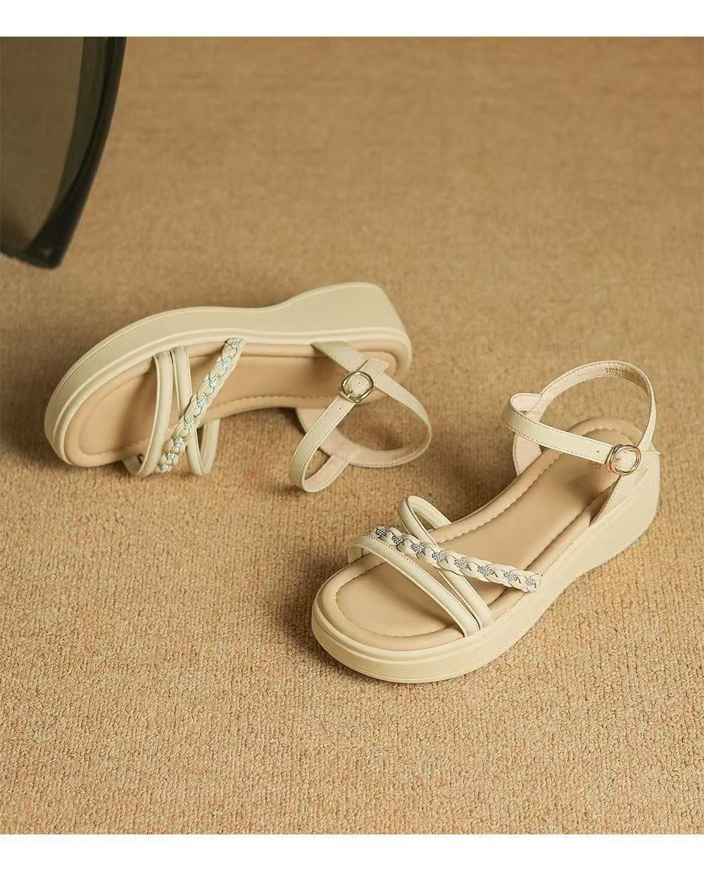 Super suave y ligero 2026 primavera y verano nuevo estilo en línea popularidad de dama sandalias de tacón bajo casual diaria versátil y cómodo