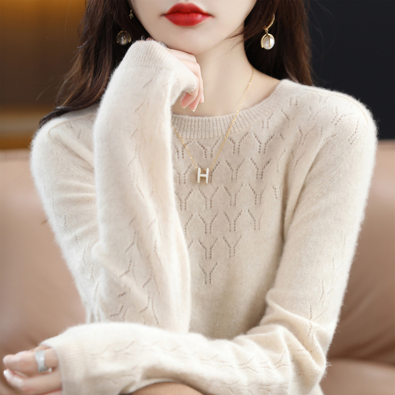 Woolen design sweater with a round collar