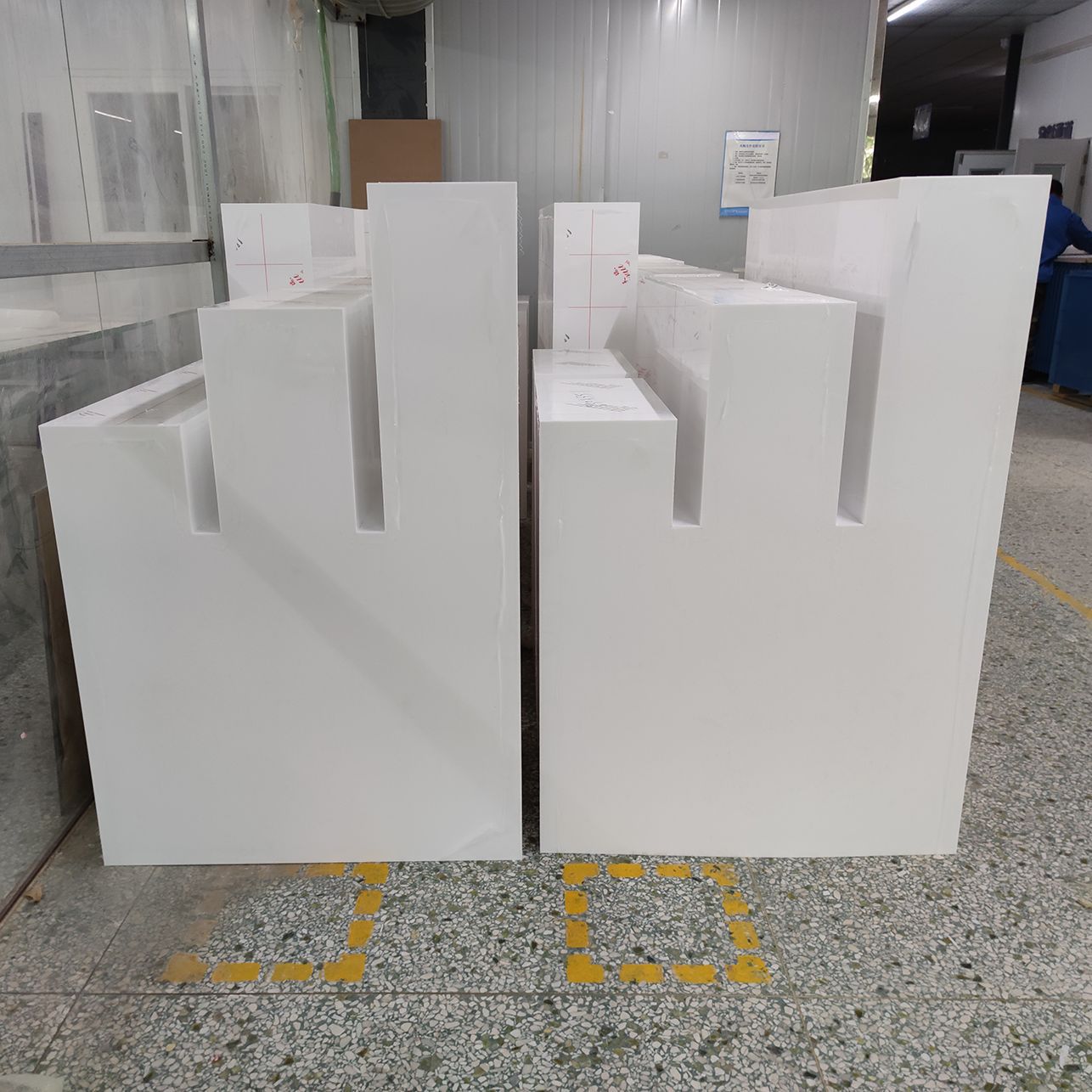 亚克力白色展柜大型有机玻璃展示盒阶梯型展示柜八卦造型收纳盒