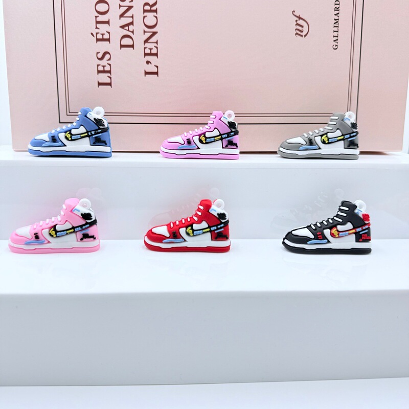 Simulated Shoe Keychain Doll Pendant, 3D Resin Nike Shoe Keychain Pendant, Couple's Bag Pendant