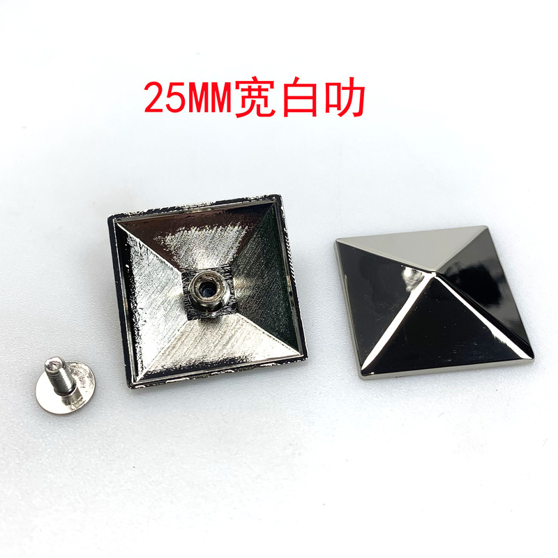 広州の商品の供給源の金属の四方の先はリベットのピラミッドの方にぶつかってねじの低い身にぶつかります。|undefined