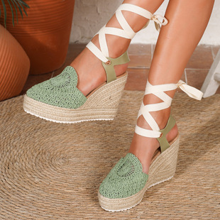 �羳�Gɫ��Ь�ٽz͸�⽻�潉���пհ��^�W���LŮʿ��a�_�R��Ь